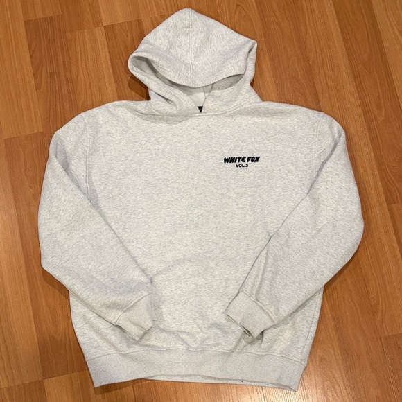 White Fox grey pullover hoodie. PERFECT condition. Soft and no discoloration - Picture 2 of 3